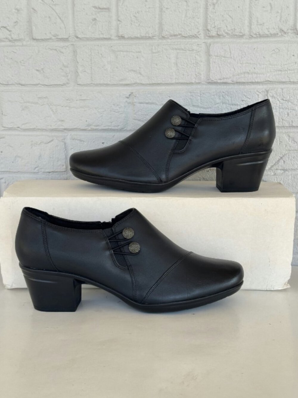 Clarks Leather Ankle Booties Women's 9.5